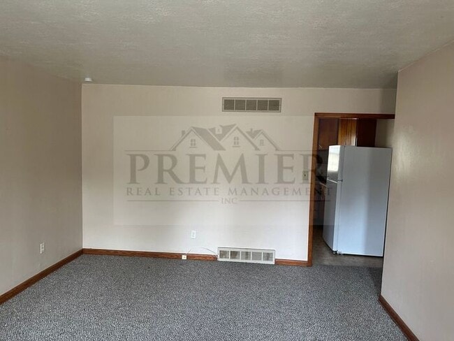 Building Photo - 2 Bd / 1 Ba -107 S Arlington Ave, Independence Rent $925- DUPLEX with garage