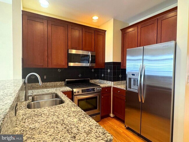 Foto del edificio - 136 Cameron Station Blvd