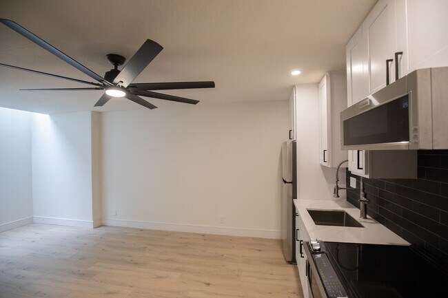 Foto del edificio - 7402 Coho Dr