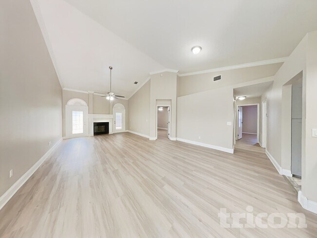 Foto del edificio - 10630 Satinwood Cir