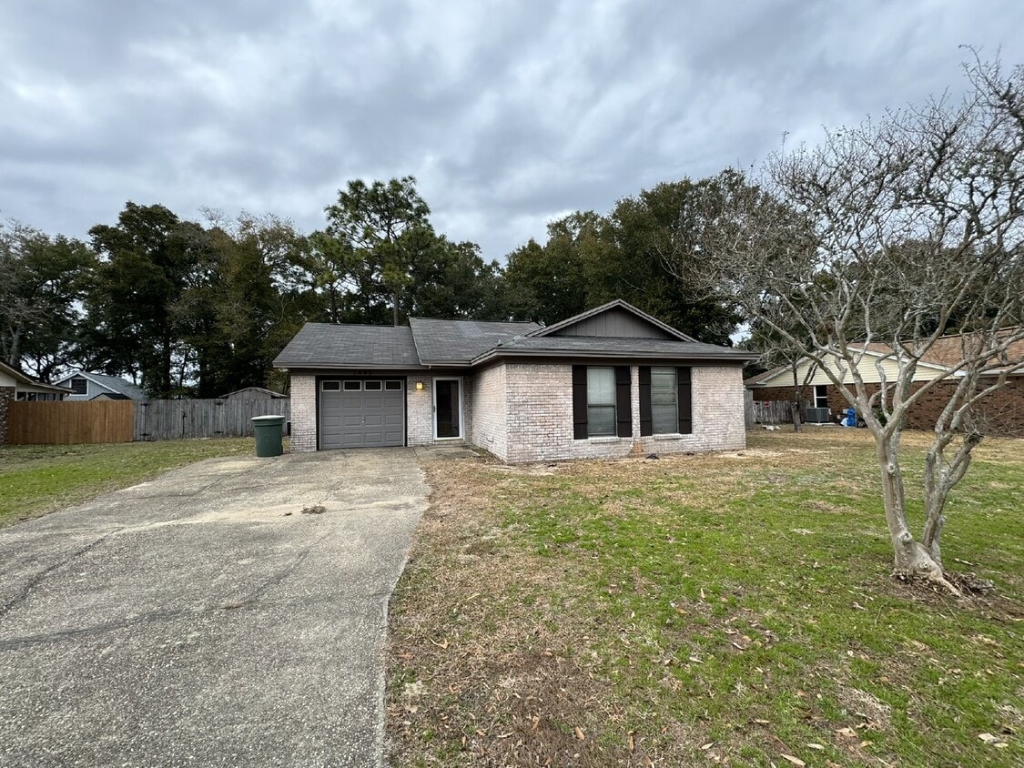 Primary Photo - 3 Bedroom, 2 Bathroom Rental in Pensacola ...
