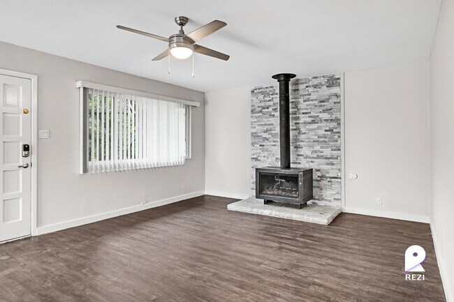 Building Photo - 1430 Redbud Trail