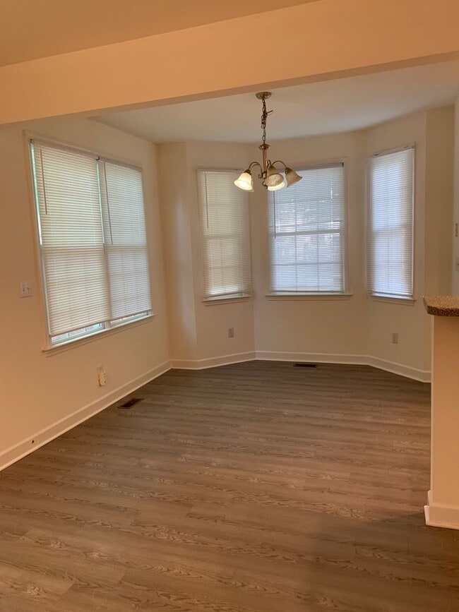 Building Photo - 4565 Treerose Way