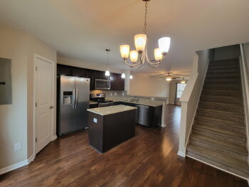 Foto del edificio - Spacious 2BR Townhome Close to Nashville & Local Amenities