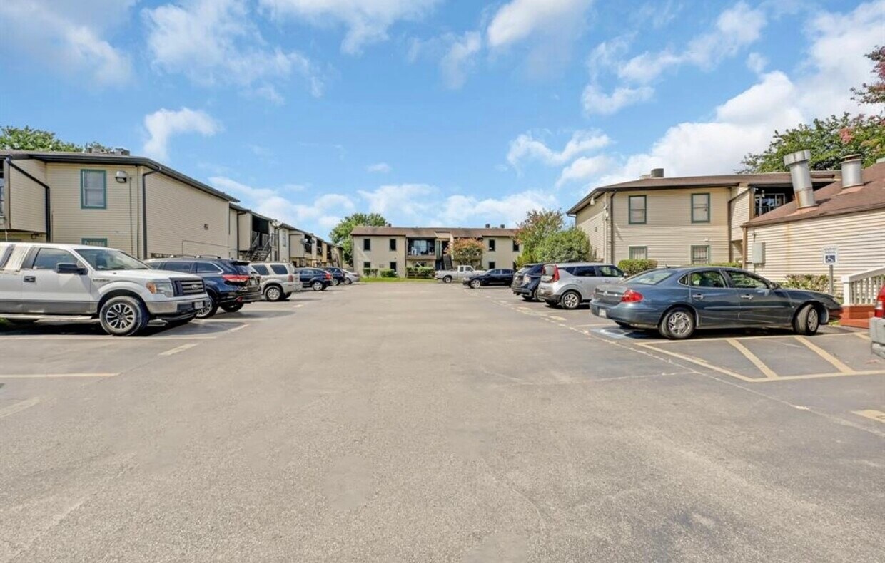 Building Photo - 6161 Reims Rd