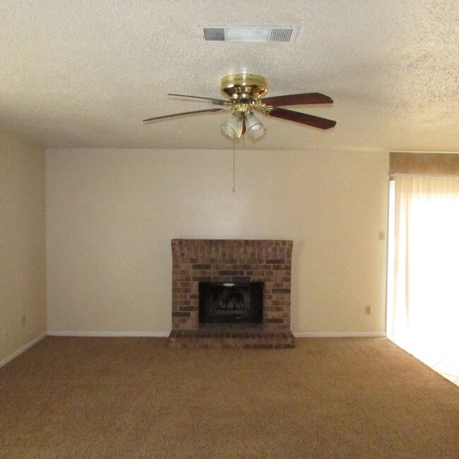 Building Photo - 3008 Chaucer Dr