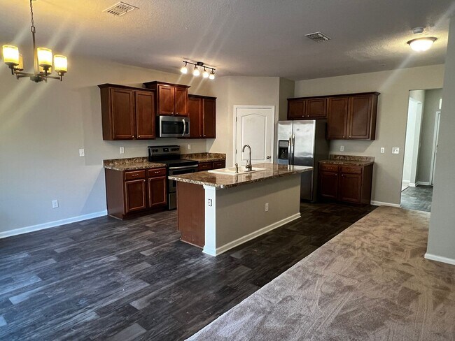 Foto del edificio - 5BR/3BA $2400 Monthly Rent AND One Month Free Rent!