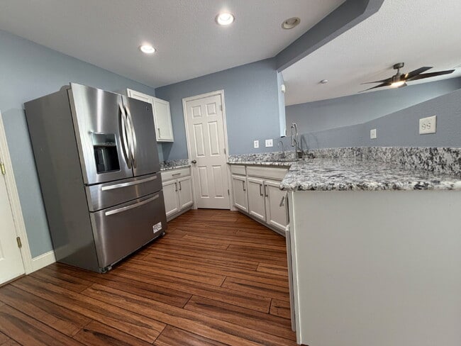 Building Photo - ~Available Now~ Beautiful Three Bedroom Home in Englewood!