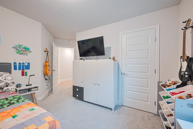 Building Photo - 2712 Golden Palms Ln