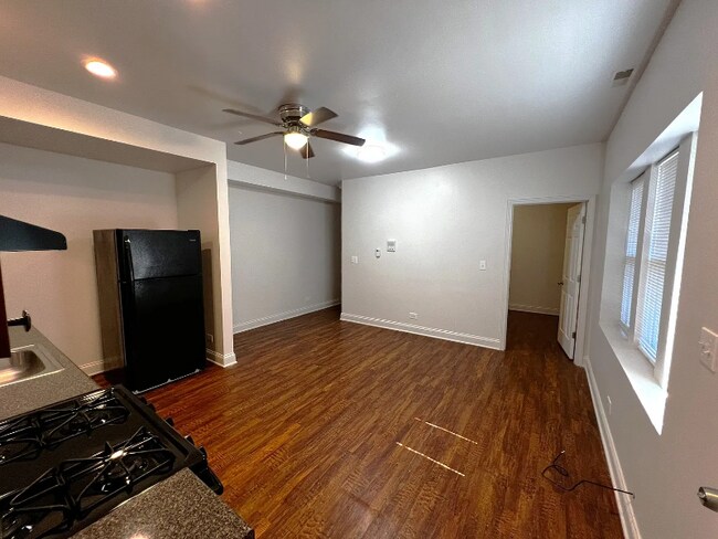 Foto del edificio - 8246 S Racine Ave