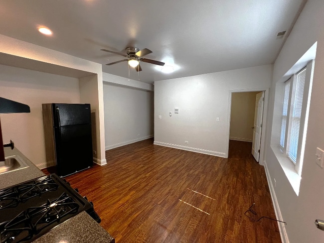 Building Photo - 8246 S Racine Ave