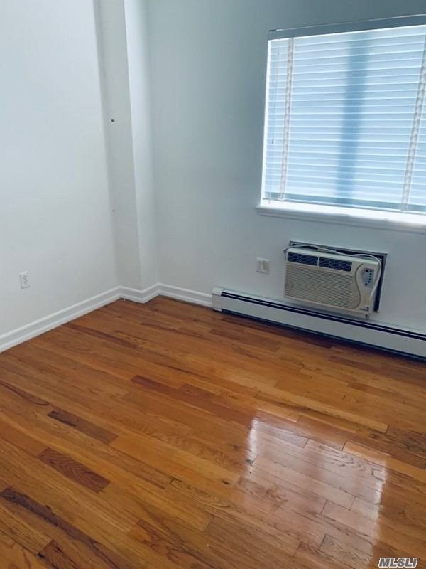 Foto del edificio - 61-47 Grand Ave