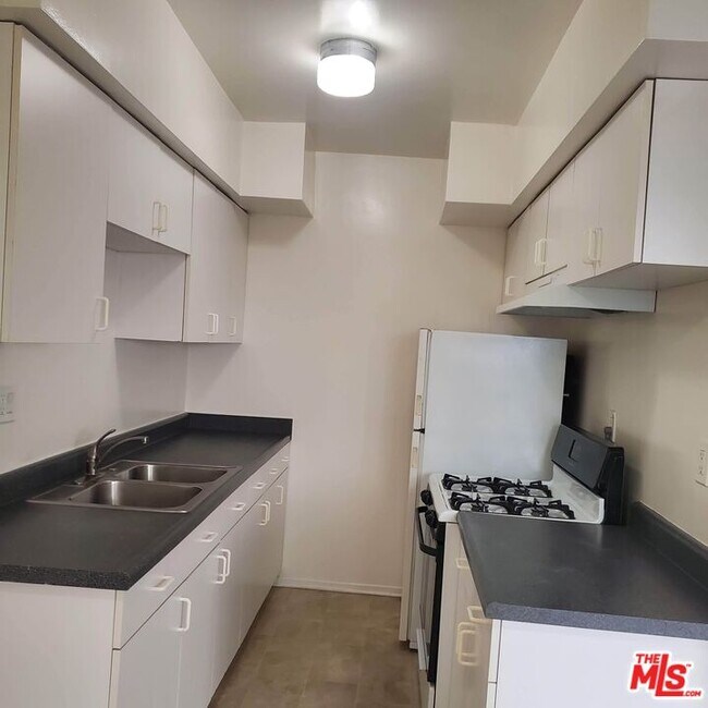 Foto del edificio - 3734 Vinton Ave
