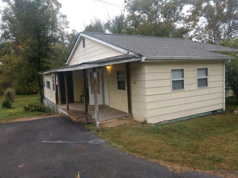 Primary Photo - 110 Noland Ln