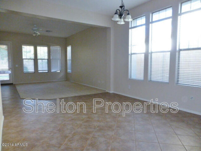 Foto del edificio - 20653 W Grandview Dr