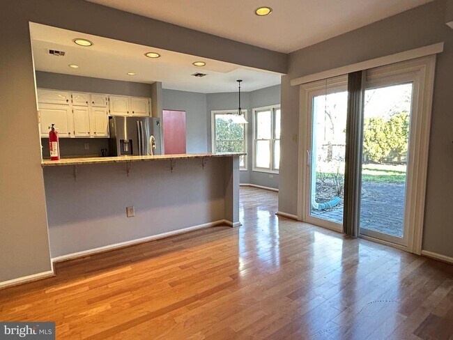 Building Photo - 12 Thorngate Ct