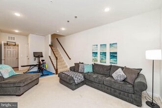 Building Photo - 24525 Glenville Grv Ter