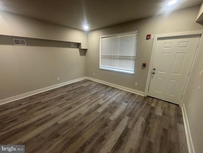 Building Photo - 1204 W Erie Ave