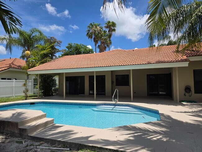 Building Photo - 11354 Island Lakes Ln