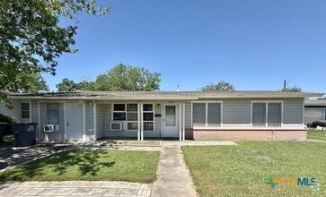 Building Photo - 1804 E Poplar Ave