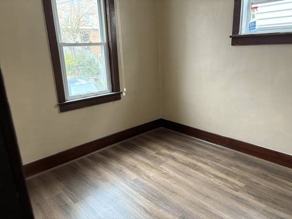 Foto del edificio - 505 1/2 Jackson Ave