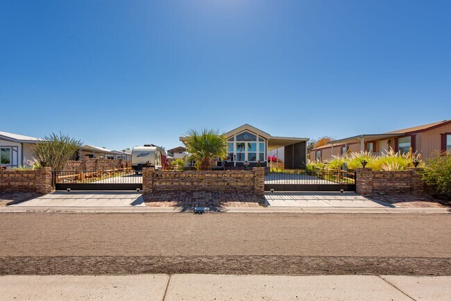 Building Photo - Fully furnished 1 bedroom 1bathroom located in the Foothills