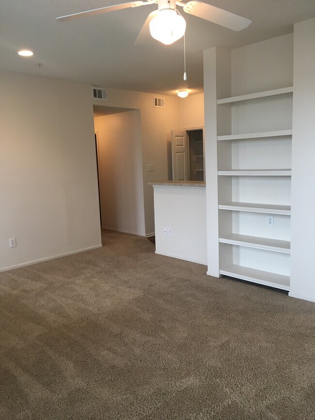 LaCrosse Apartments and Carriage Homes Wichita, KS