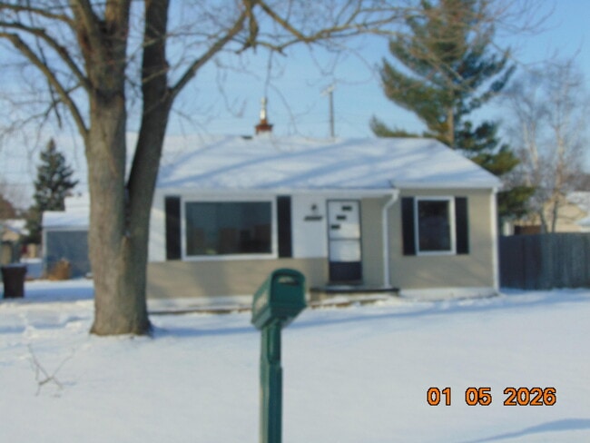 Building Photo - 46589 Huling St