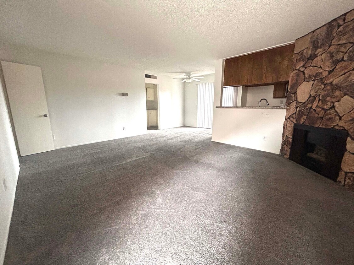 Foto principal - 9715 Charnock Ave