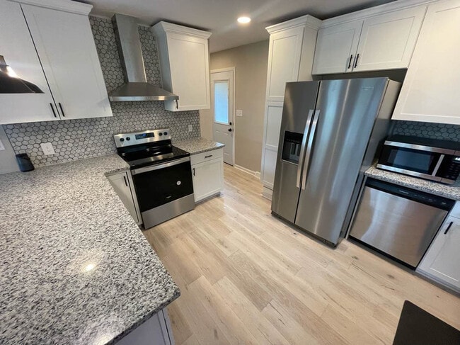 Building Photo - Room in Single Family Home on Cricketeer Dr