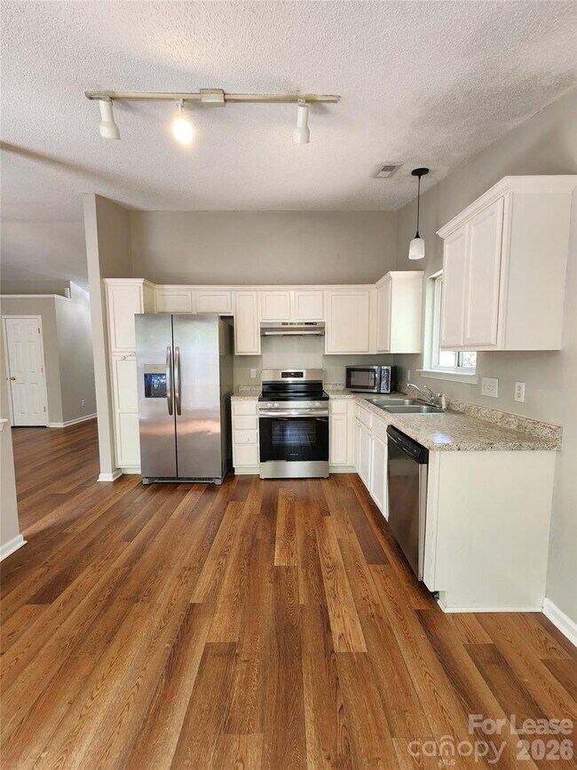 Foto del edificio - 5200 Ashie Ave