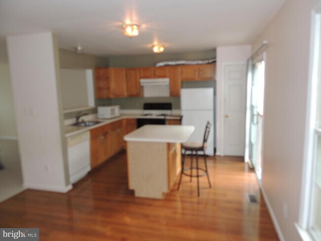 Building Photo - 5508 Sully Lake Dr