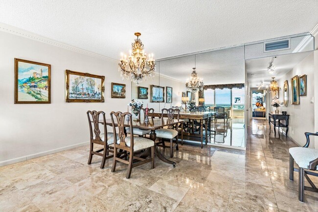 Building Photo - 529 S Flagler Dr