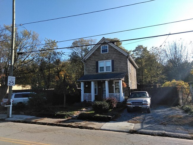 Building Photo - 519 Wellington Ave