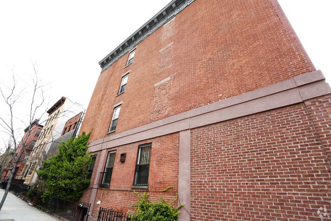Building Photo - 1 4th Pl