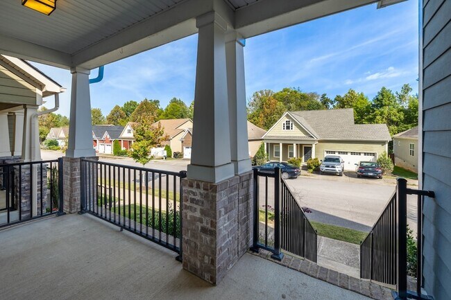 Building Photo - 2437 Duxbury Dr