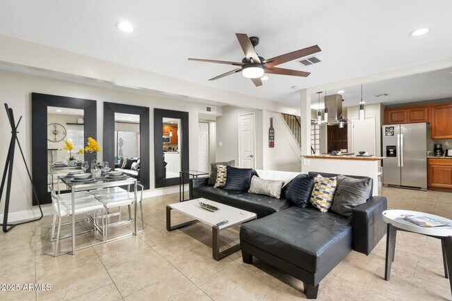 Foto del edificio - 8570 E Indian School Rd