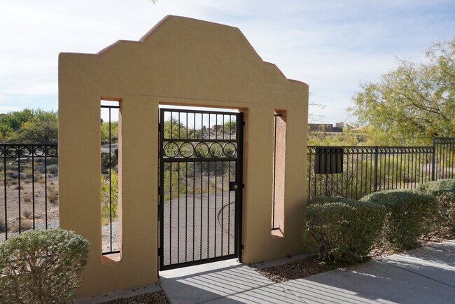 Foto del edificio - TOTALLY RENOVATED Summerlin Condo - Lake M...