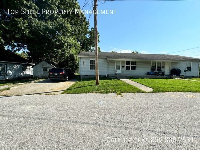 Building Photo - 2 Bedroom Duplex in Frankfort!