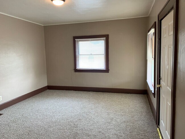 Building Photo - Single family, 2-bedroom house. Some utili...