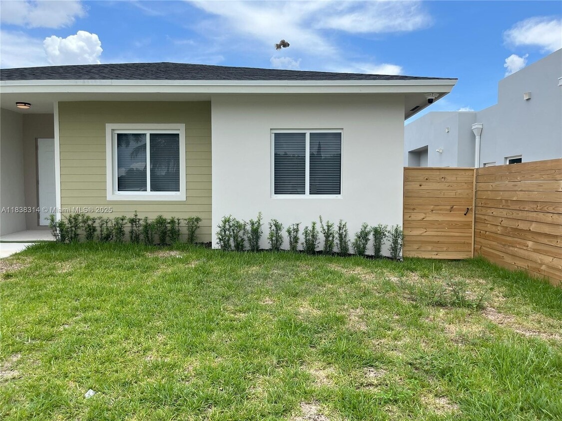 Primary Photo - 12331 SW 220th St