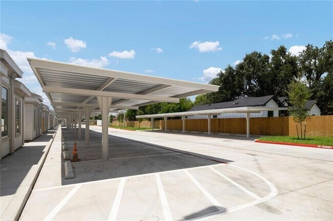 Foto del edificio - 740 N Alamo Rd