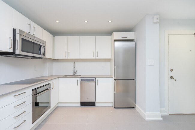 Photo du bâtiment - 110 Oriole Pkwy