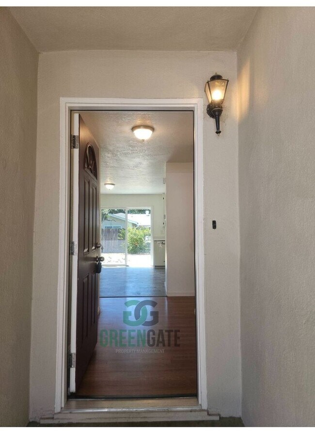 Foto del edificio - 3 BEDROOM 2 BATH HOME MOVE IN READY IN MOD...