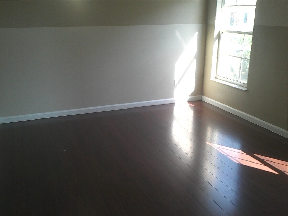 Building Photo - 3/2 in Kissimmee, 2 car garage, pond view