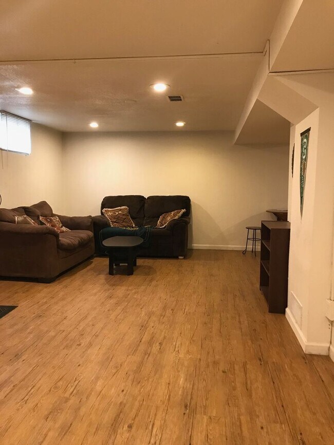 Foto del edificio - 1041 W Vine Dr