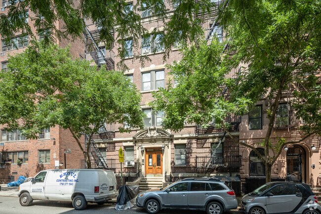 Building Photo - 157 E 89th St