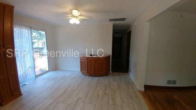 Foto del edificio - 129 State Rd S-42-8392