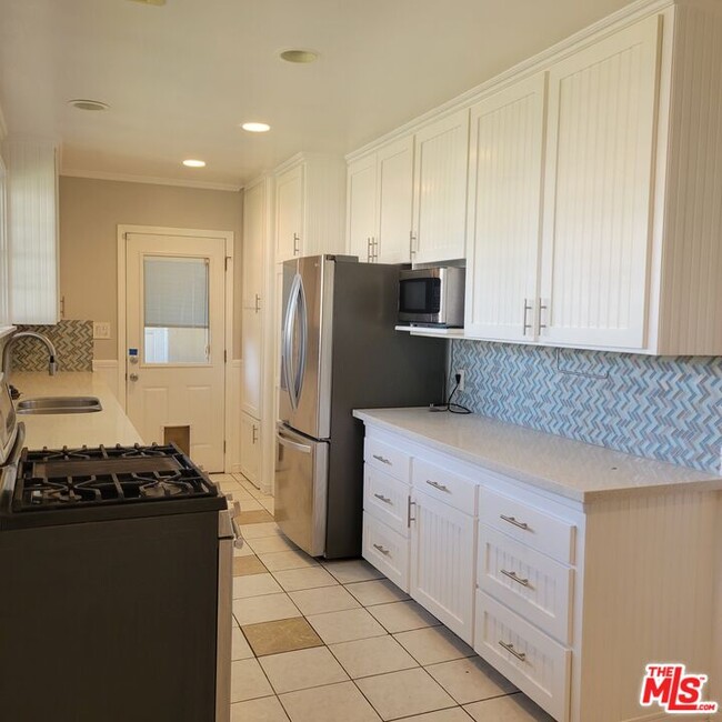 Building Photo - 2781 N Bellflower Blvd