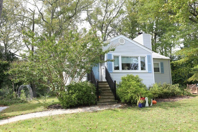 Building Photo - 1413 Maple Ave